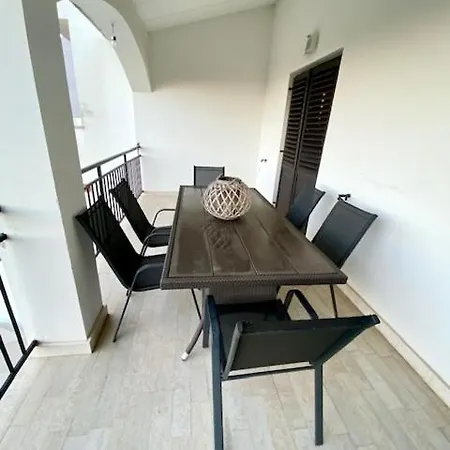 شقة Spacious, Newly Renovated, Marina Views Apartment Pula *