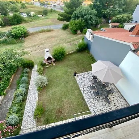 Spacious, Newly Renovated, Marina Views Apartment Pula شقة بولا